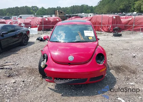 2010 Volkswagen New Beetle 2.5L z USA, uszkodzony, nr VIN 3VWRG3AG1AM034959